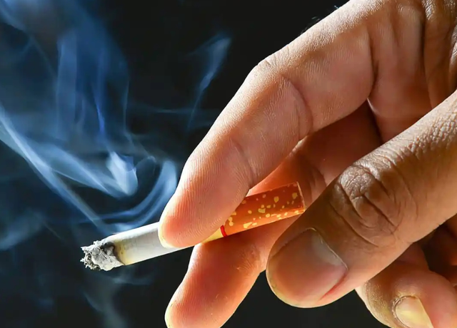 吃饭老咬到腮帮子和舌头，别以为只是小问题，有可能是这3种疾病