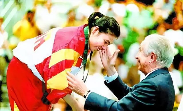 涉贪腐被带走	、败光20亿、移民改国籍，邓亚萍身上的谣言太离谱