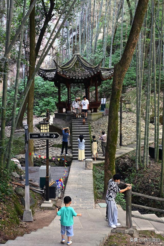 南明山，一座留下名家传说与摩崖题刻的文化名山，让人流连忘返