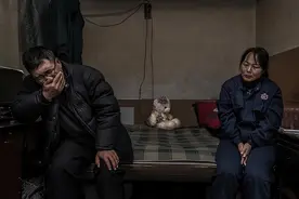 婚后丈夫强行AA，两年后急了：孩子不生饭不做，到晚上就锁卧室门图片