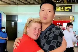 乌克兰丈母娘为避战火，被中国女婿带回中国，大呼：这是童话世界图片