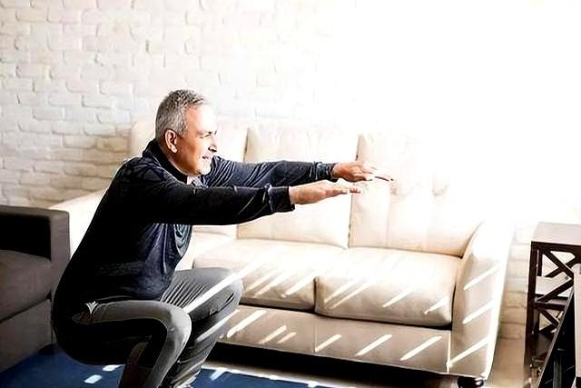 医生提倡：超过55岁的中老年人，宁可多走路，也别做这4个运动