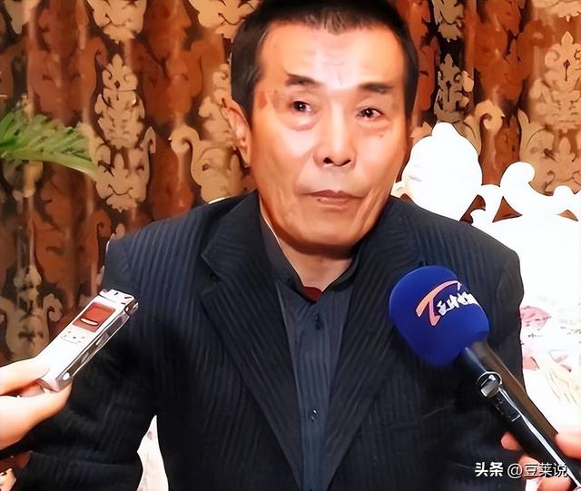 老艺术家何庆魁，被自己亲儿子捅刀：他嫖不动了，每月1万够花