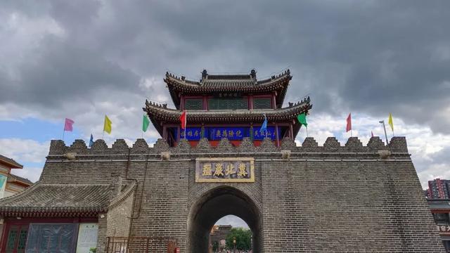 夕阳中的广宁城