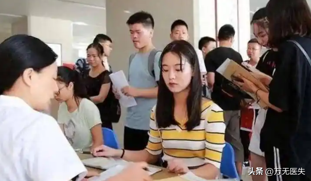 留学一年嘴都变大了，女学生面相变化图走红，牢A果然权威