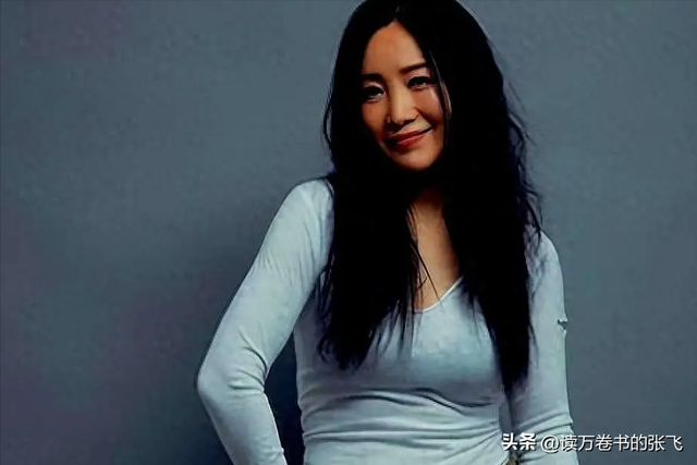 她连上5次春晚，私下却和恩师同居怀孕被骗流产，今57岁依然单身