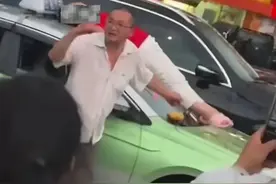 青岛女子车顶当众裸舞后续：官方回应，警方介入，知情人曝出原因图片