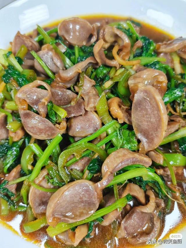 钾是香菇的20倍，建议中老年隔天吃一次，对肝脏好，腿脚也有力