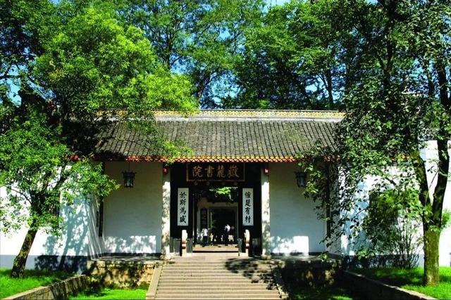 赴岳麓日出，解锁专属于湖大新生的第一份少年意气！