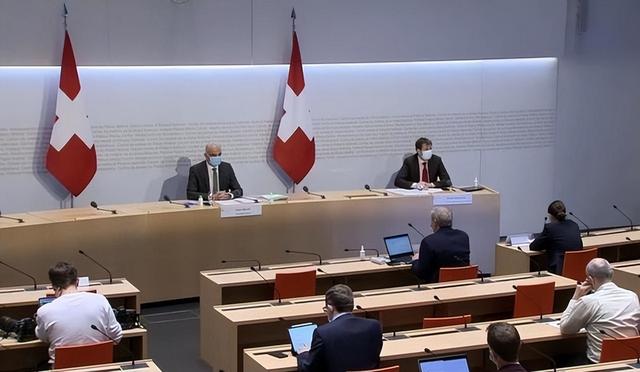 历史开了个玩笑，先倒下的不是乌克兰	，而是百年中立的瑞士？