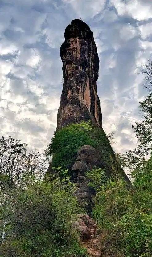 广东乐昌的金鸡岭