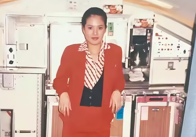 被老头“白嫖”10年	，还倒贴上亿，59岁不婚不育的李若彤，后悔吗