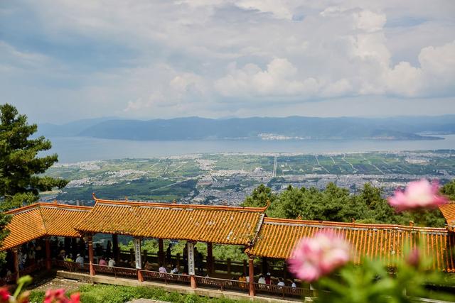 大理中和索道 ，唯一直达苍山寺庙的索道，可以俯瞰大理古城和洱海