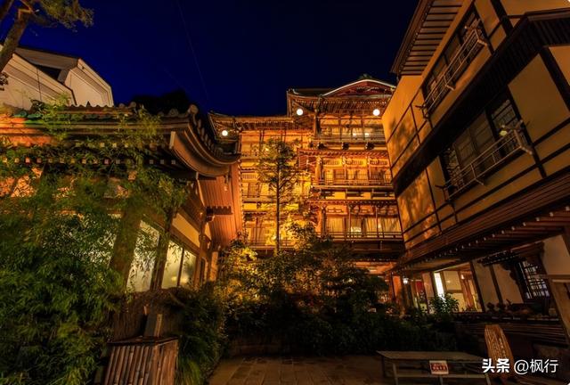 说起雪地泡汤，难道只有北海道吗？