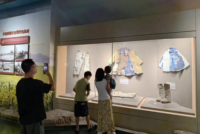 军垦红色游+美景游 师市旅游市场热力十足