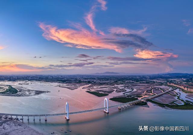 广东茂名：水东湾大桥晚霞