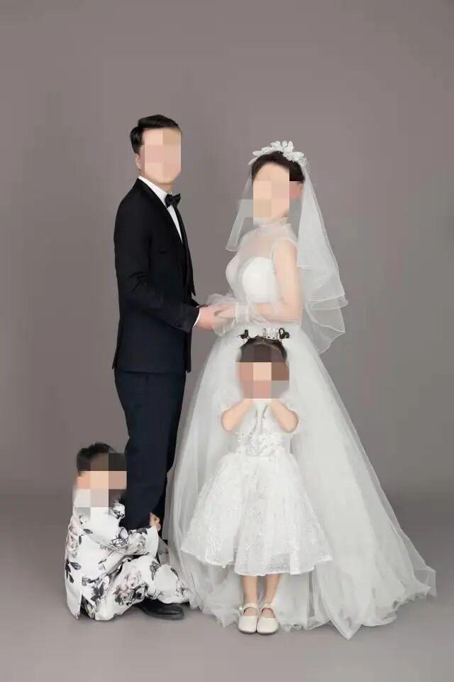 “妻儿三人被发小杀害案”今日开庭，丈夫随身携带妻儿照片参加庭审：如果今天宣判了，就赶回去给妻子过生日