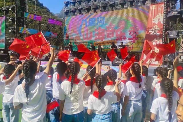 今年国庆假期，全国出游总共花了多少钱？答案来了！