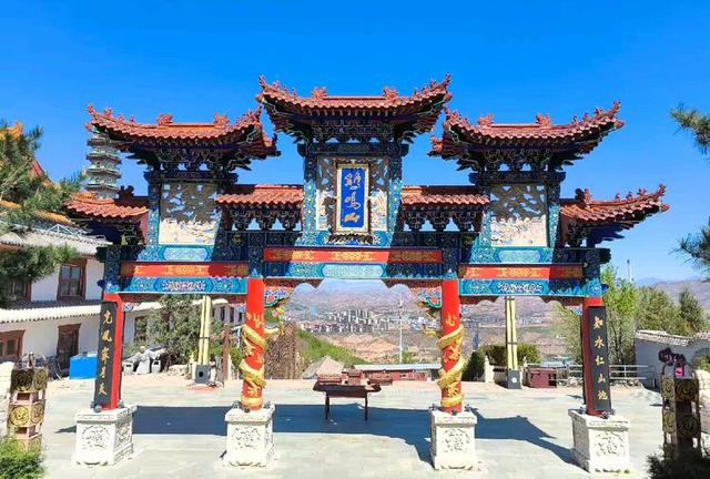 到河北张家口登鸡鸣山
