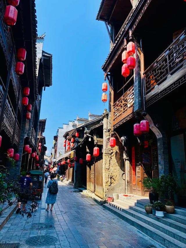 边城印象:一口吃三省 三地闻鸡鸣!