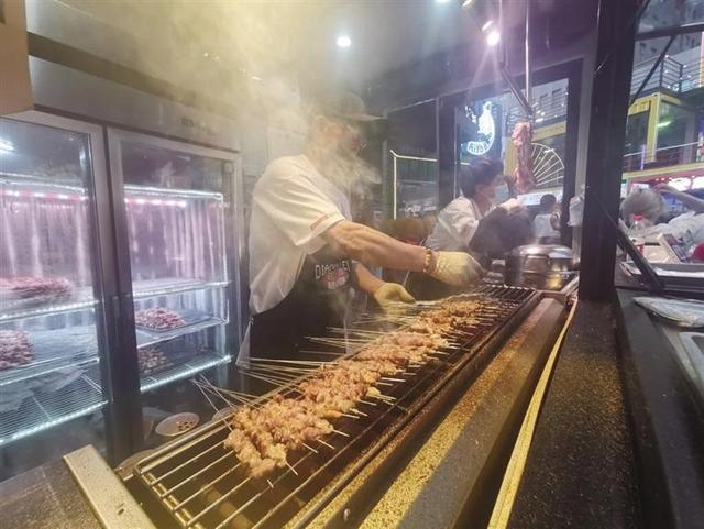 呼和浩特夜生活“姿态”正鲜活