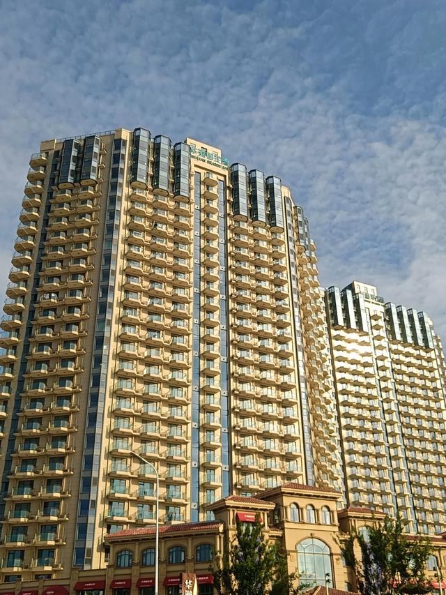 威海影视城曾人气也非常火爆，海水清澈位置好不知何时能回到从前
