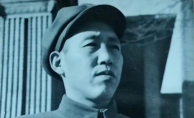 我国首位空军参谋长，因泄露国家机密被撤职，死后遗体被冰冻12年