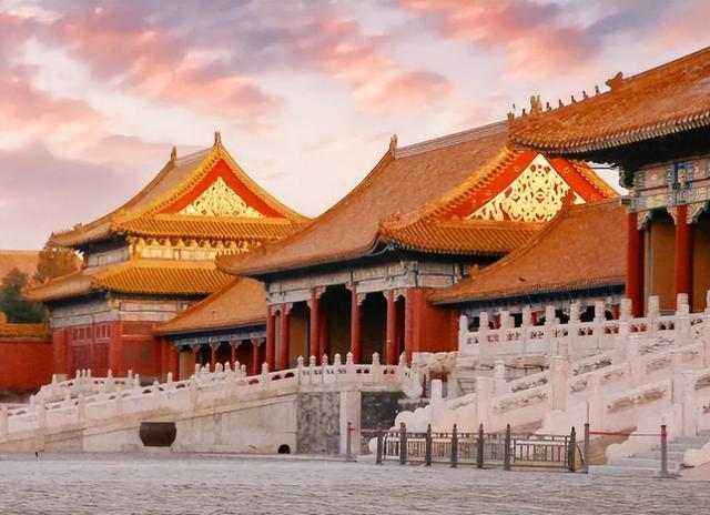 以色列美女来中国旅游，回国时机场叹息：难怪以色列比不过中国！