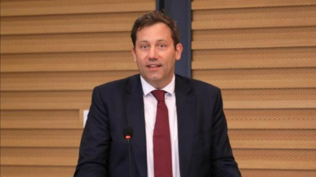 全面反华开始？特朗普已下令，数十国一起行动，高市帮手全部就位