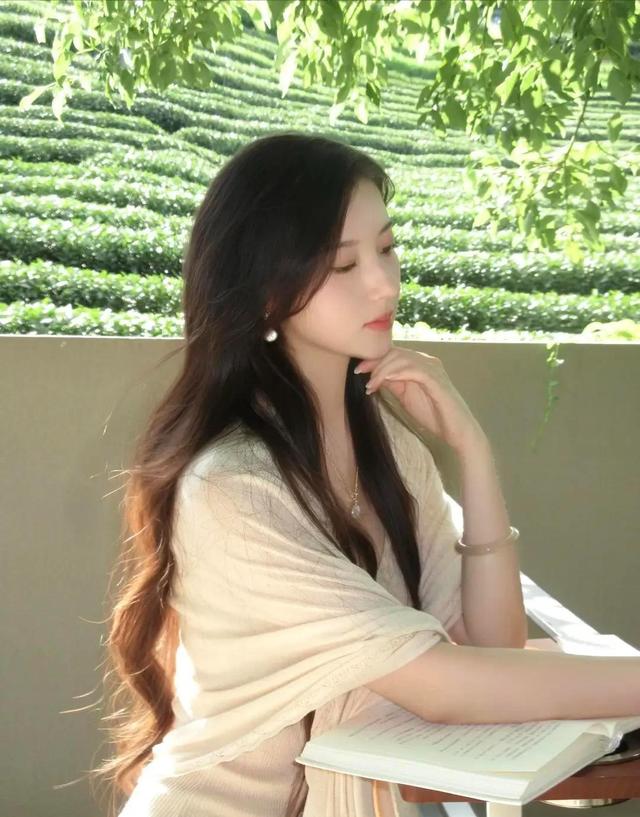 昆明大学一校花好漂亮， 身高169cm	，体重50kg 美的让人移不开眼