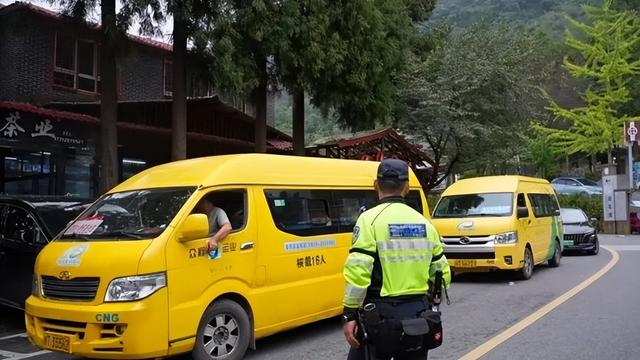 国庆中秋假期首日 雅安名山蒙顶山游人如织 “可逛可拍可炫”太吸睛！