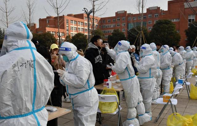 果然来了！“新冠疫苗之父”被正式逮捕，撤销荣誉！