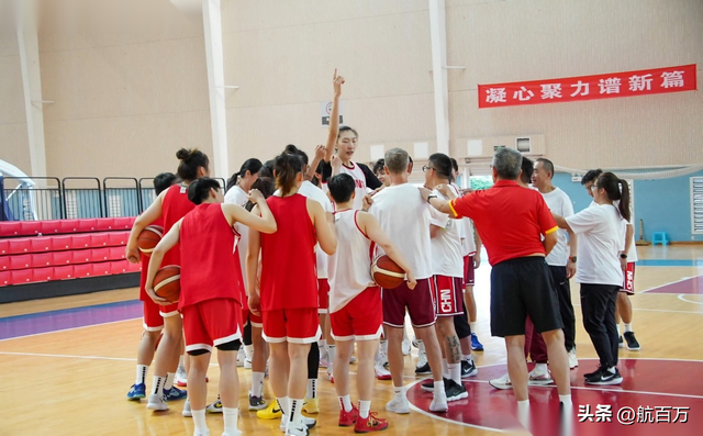 中国女篮开始集训！宫鲁鸣带队：韩旭、杨舒予、徐凤威等状态出色
