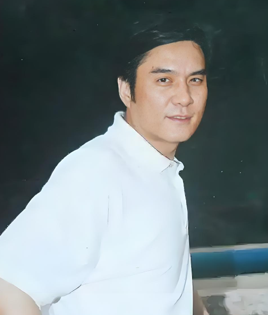 知名演员李强：演完“西门庆”没女孩敢靠近，52岁才当爹终得圆满
