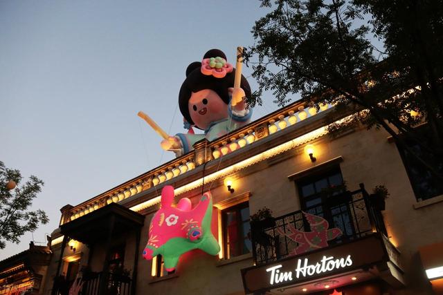 太原钟楼街各式卡通雕塑惹人爱