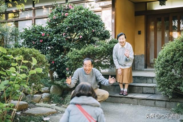 过了60岁，除了自己的孙子孙女，别人的小孩再喜欢，也不要太靠近