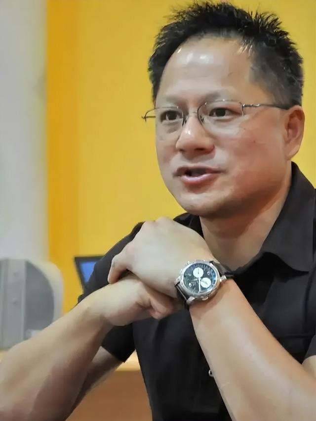 黄仁勋誓言不背锅，央视拆机打脸：信老板嘴硬，还是信央视显微镜