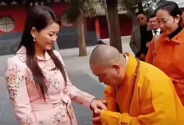 李湘担心的事发生了！她最大遗憾，是离婚前没听王岳伦一句劝