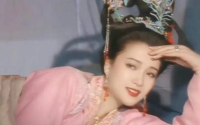 何晴走了，伴随在她身上的3个疑问，也该解开了