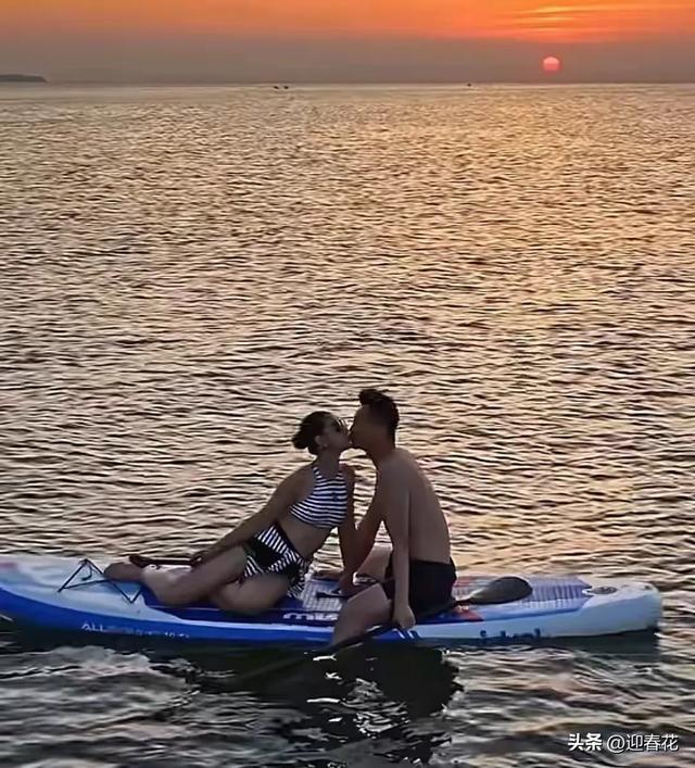 王雷夫妇回大连过七夕！39岁李小萌比老公腿粗，海上划浆板太浪漫