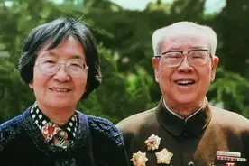 1996年旷伏兆病逝，一老战友专程登门：老旷的后事50年前已有安排图片