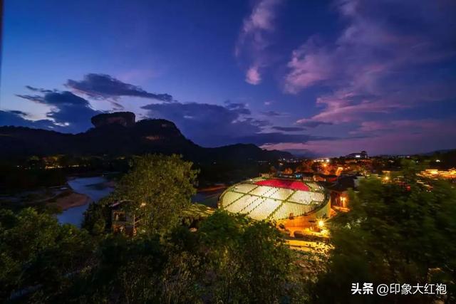 张艺谋在武夷山种了棵“浪漫树”——印象大红袍的浪漫永不打烊！
