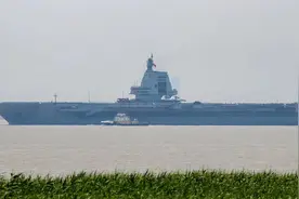福建舰航母第三次出航，舰上有两架歼15？等首次弹射起飞要失望了图片