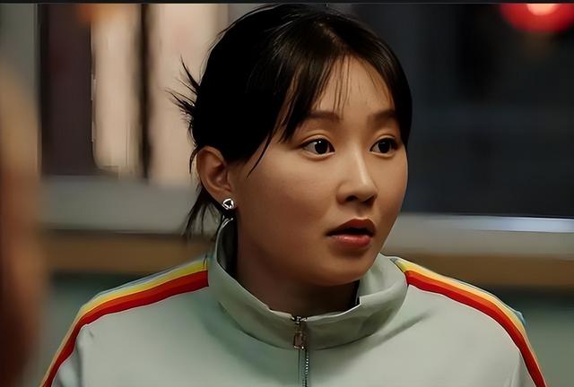 她是赵本山最美的女徒弟，“戏里”土里土气	，“戏外	”美得认不出