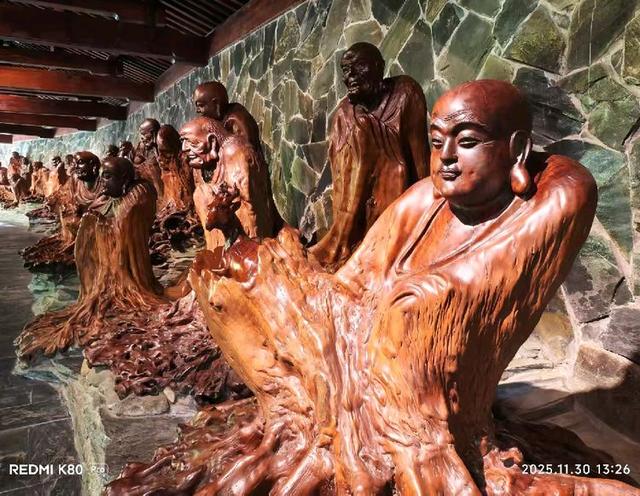 参观根宫佛国博物馆