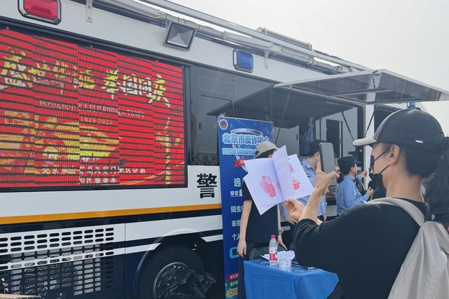 在天安门广场，为祖国庆生