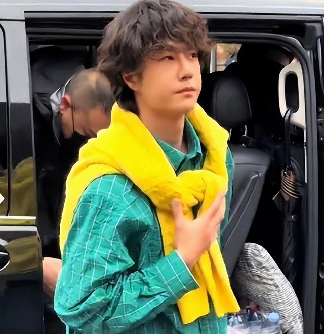 钱再多有何用？28岁王一博失手落海，给内娱明星们敲响了警钟