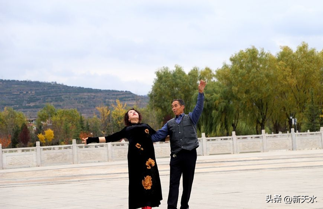 清水：初冬初临秋韵在湖光山色惹人醉