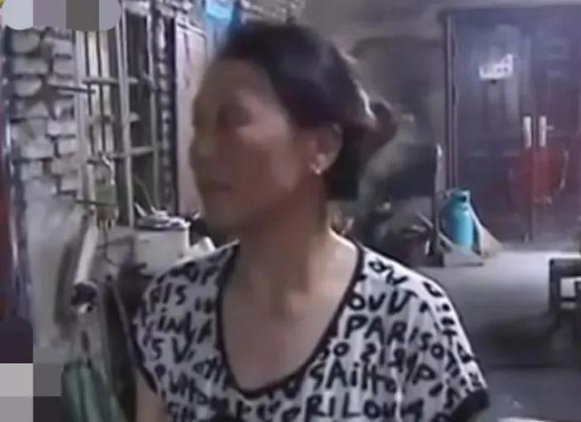 女生遭遇绑架，反绑双手如何成功逃脱？