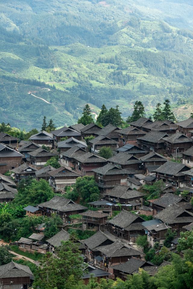 镰刀剃头，火枪为伴：我与岜沙苗寨的时空穿越之旅